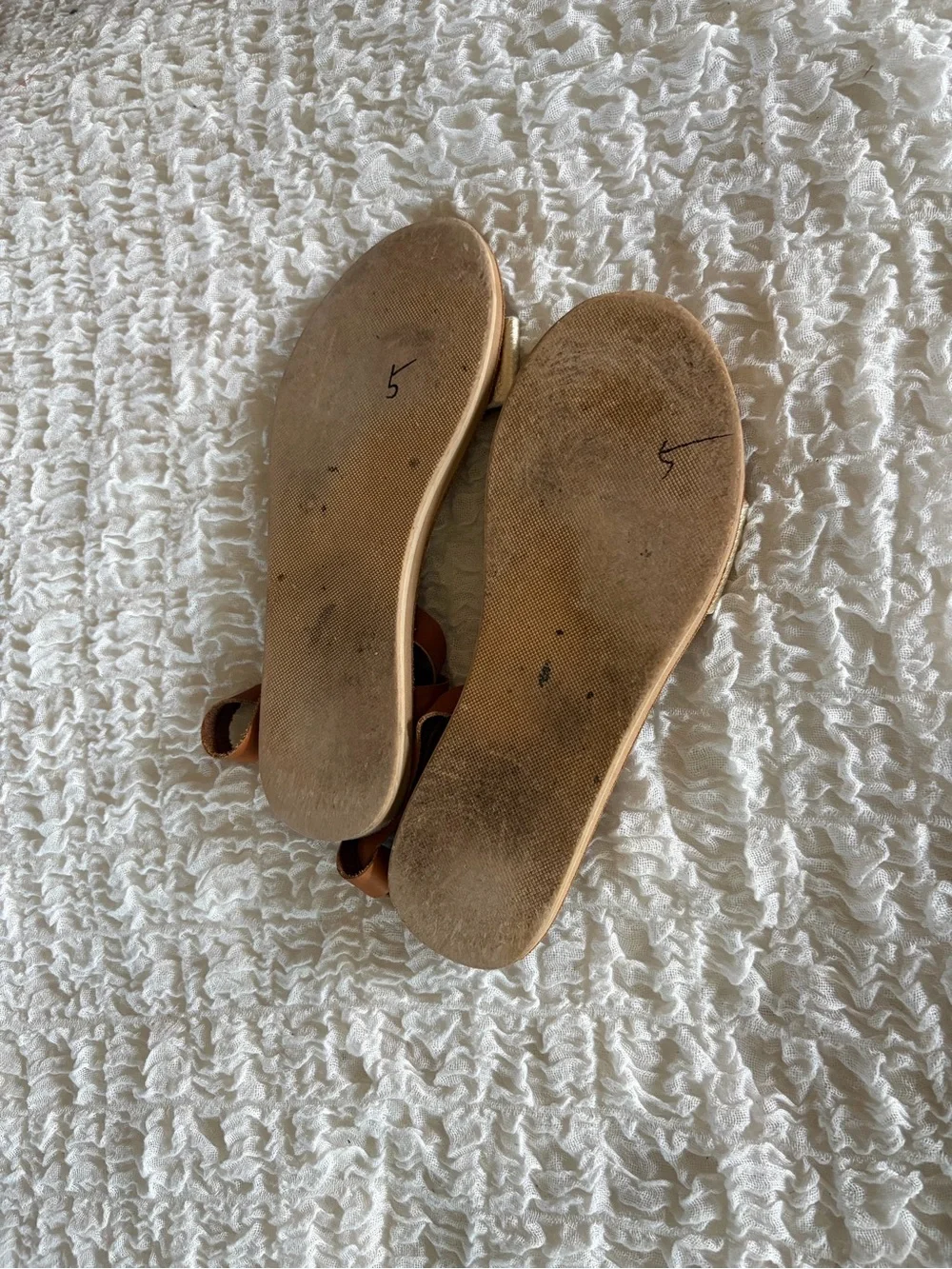 Sseko size 8 Women's Metallic Gold and Brown Leather Strap Sandals